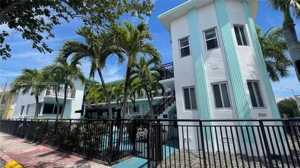 $1,850 | 8100 Harding Avenue, Unit 513, Miami Beach, FL 33141