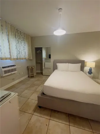 $2,300 | 8100 Harding Avenue, Unit 509, Miami Beach, FL 33141