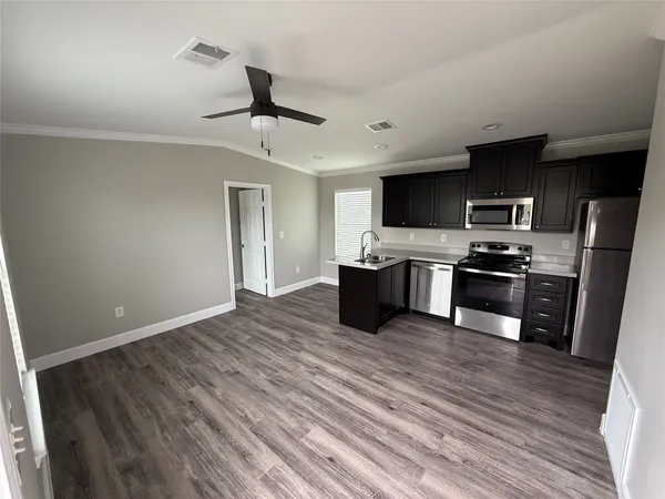 $1,100 | 3067 Shady Creek Lane, Oyster Creek, TX 77541