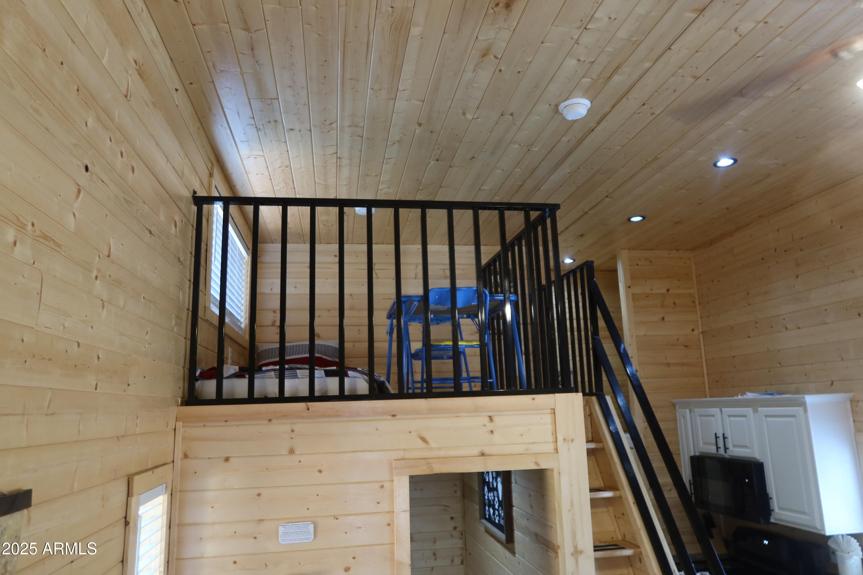 2746 Columbia Lane, Unit 10 Overgaard, AZ 85933 - Photo 20 of 33 a view of entryway