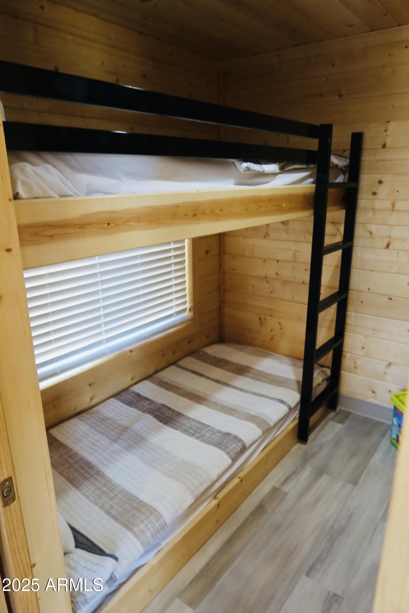 2746 Columbia Lane, Unit 10 Overgaard, AZ 85933 - Photo 22 of 33 a view of a room