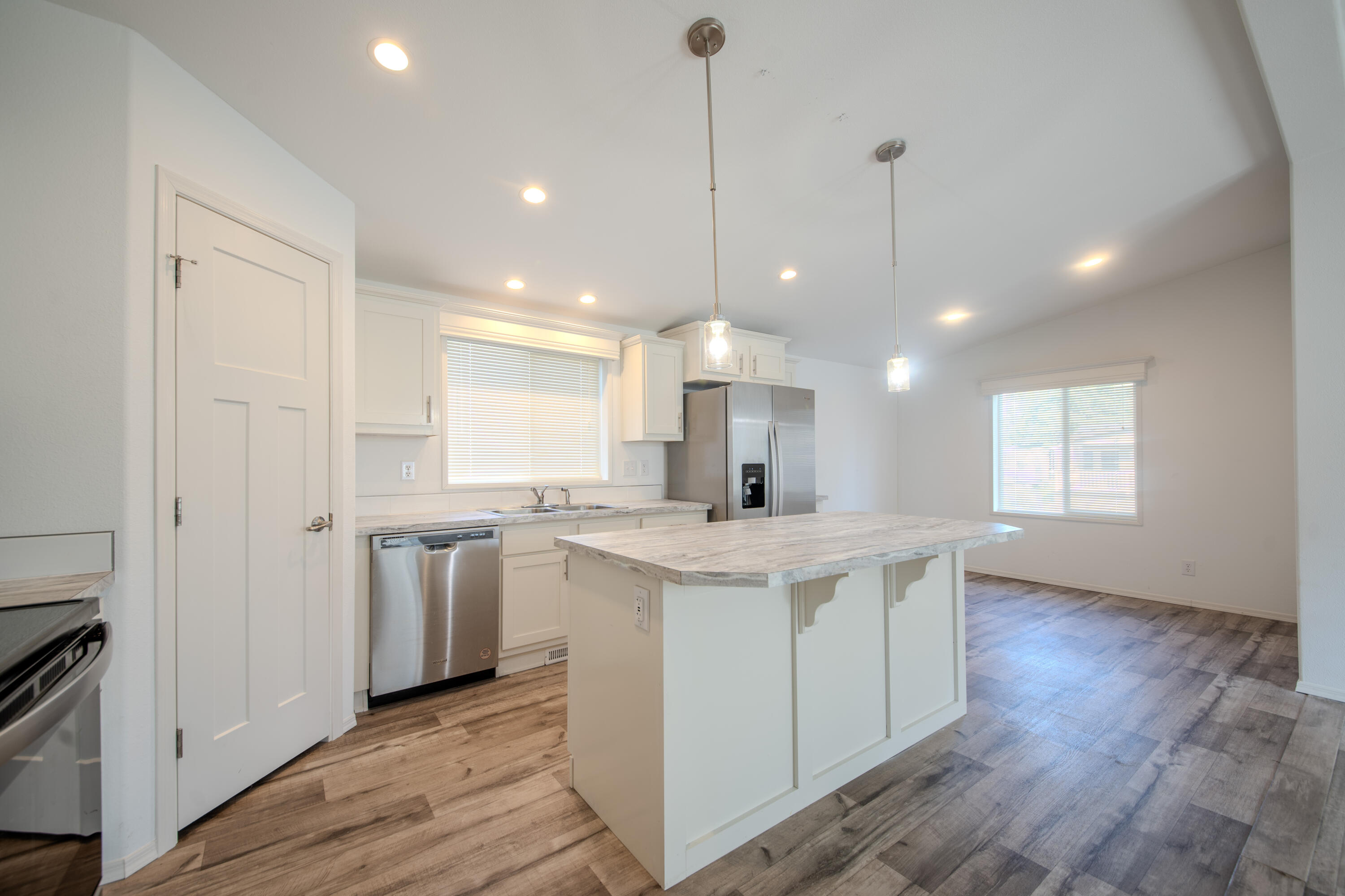 61000 Brosterhous Road, Unit 29 Bend, OR 97702 - Photo 7 of 34 Kitchen Island