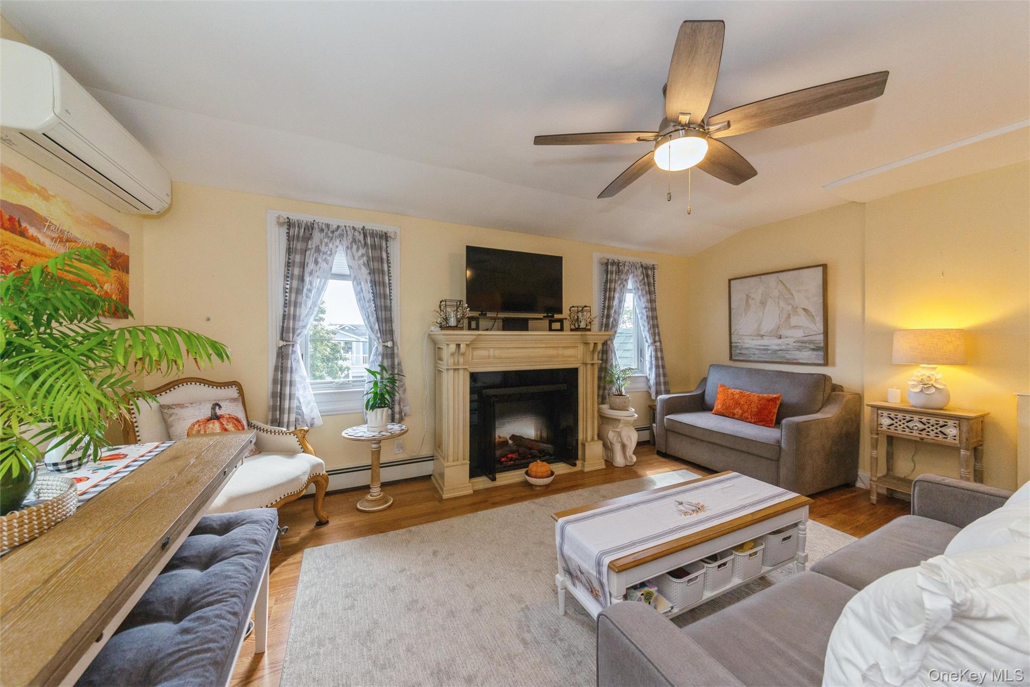 181 Suffolk Road, Unit UPPR Island Park, NY 11558 - Photo 6 of 24 Gallery Image 6