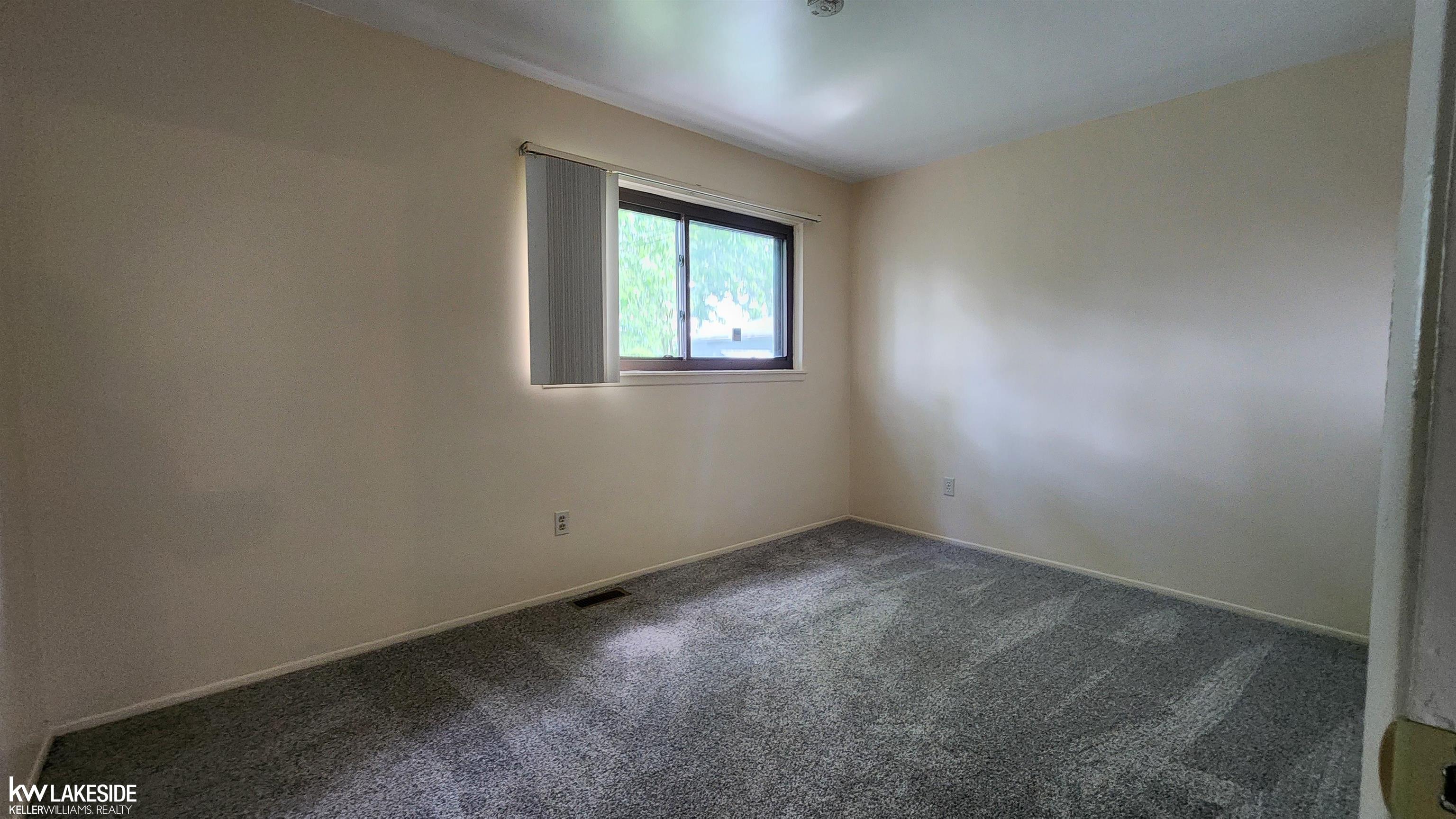 22010 Kelly Road Eastpointe, MI 48021 - Photo 19 of 35