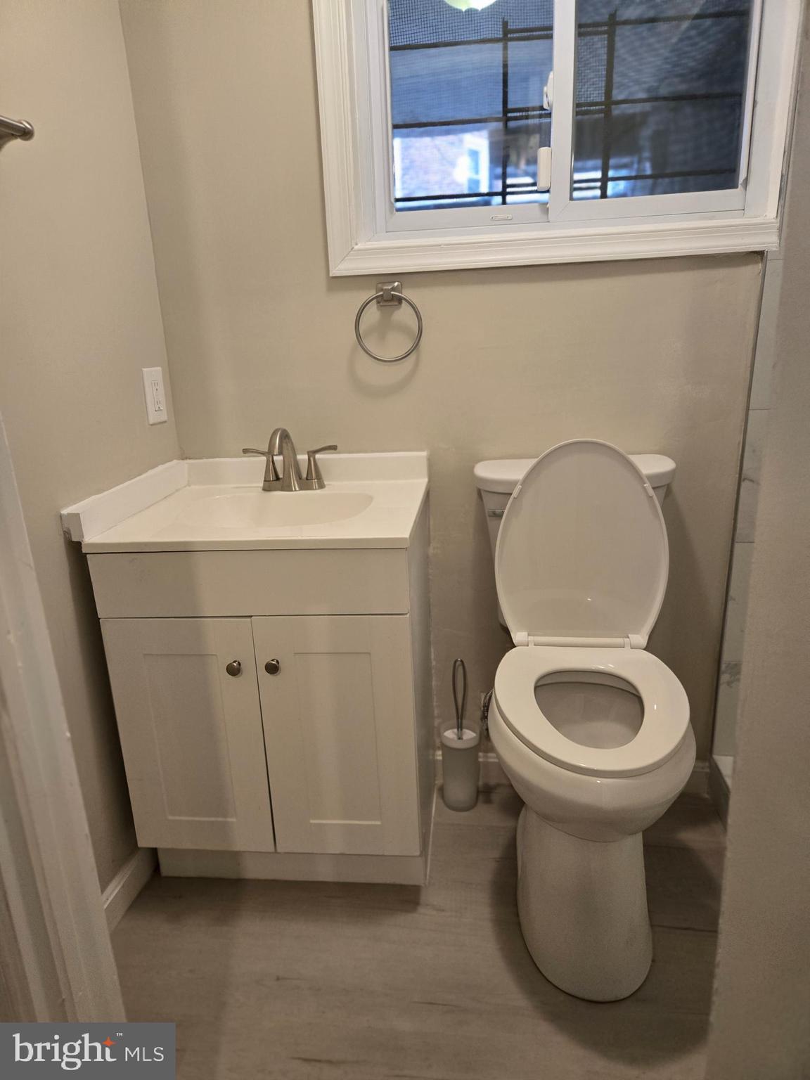 1526 Spring Place Northwest Washington, DC 20010 - Photo 27 of 35 a bathroom with a toilet sink and mirror