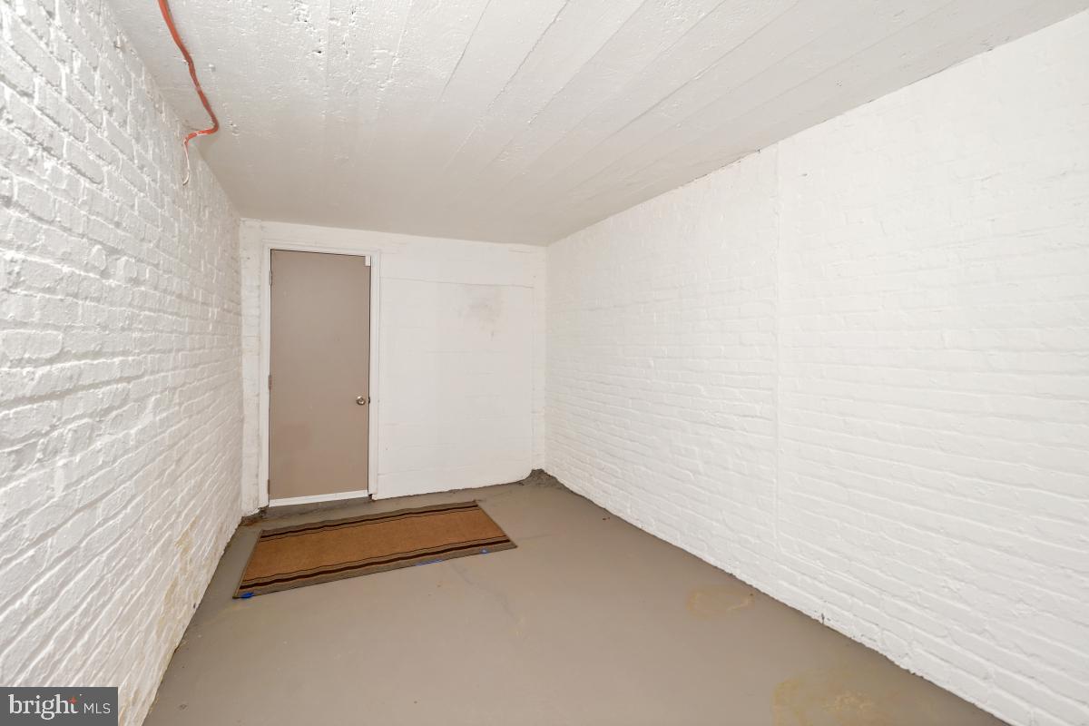 1526 Spring Place Northwest Washington, DC 20010 - Photo 30 of 35 a view of an empty room