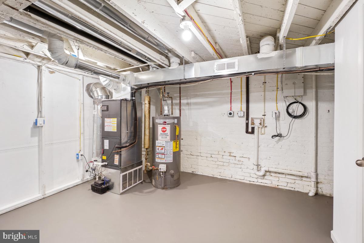 1526 Spring Place Northwest Washington, DC 20010 - Photo 31 of 35 a view of a room with gym equipment