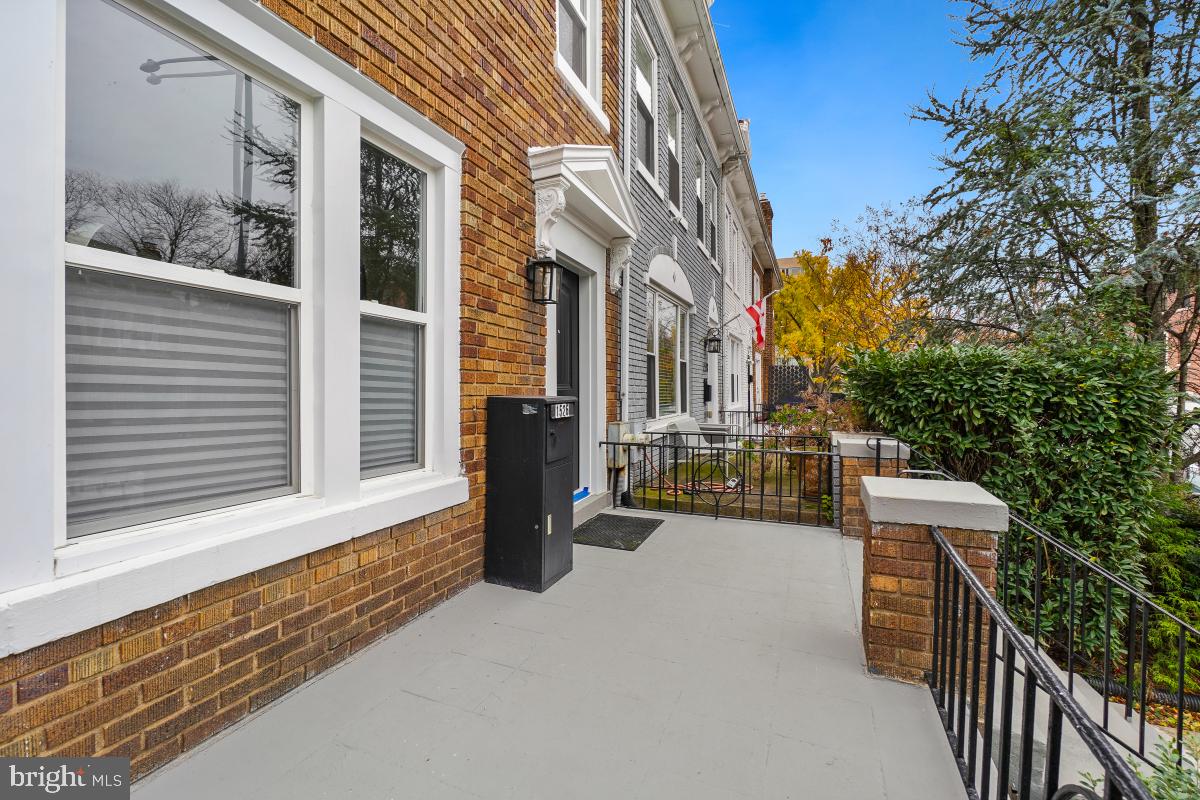 1526 Spring Place Northwest Washington, DC 20010 - Photo 4 of 35 a view of a patio with couches and table and chairs and wooden fence