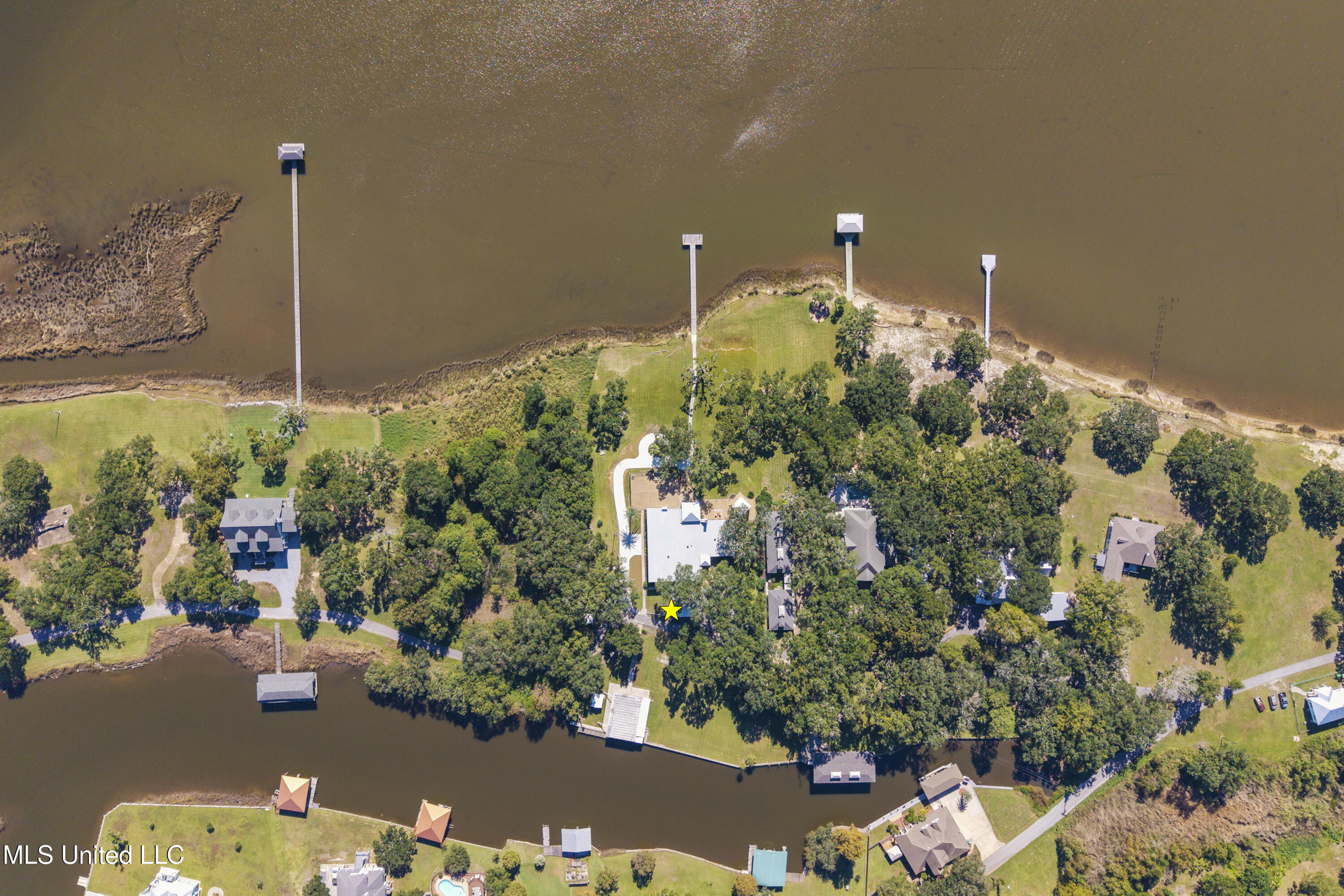 308 Italian Isle Road Gautier, MS 39553 - Photo 2 of 94 0003