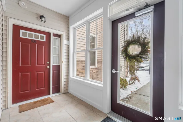 $375,000 | 95 South Ridge Lane, Unit D101, Berlin, CT 06037