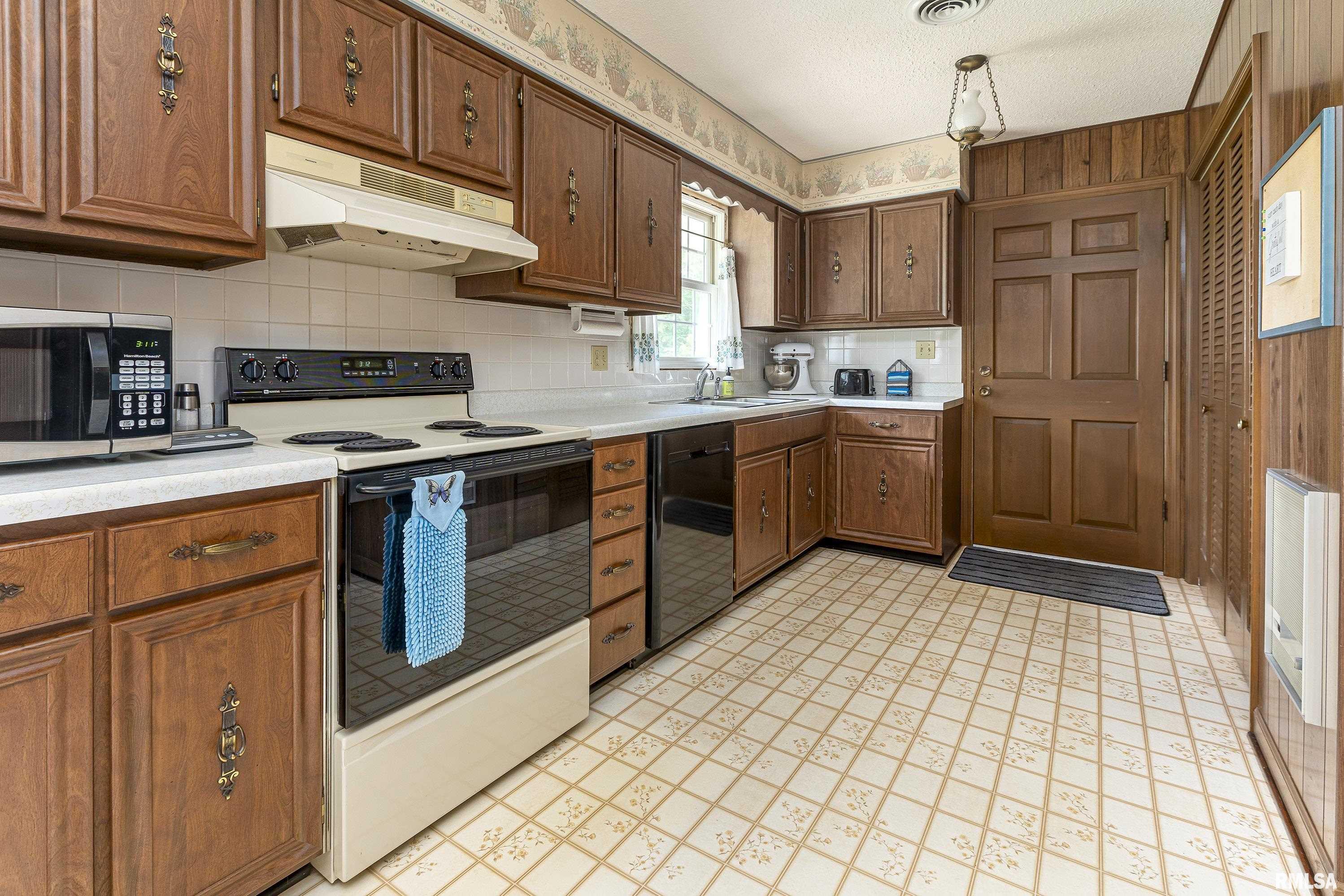 314 Red Row Marion, IL 62959 - Photo 8 of 36 Gallery Image 8