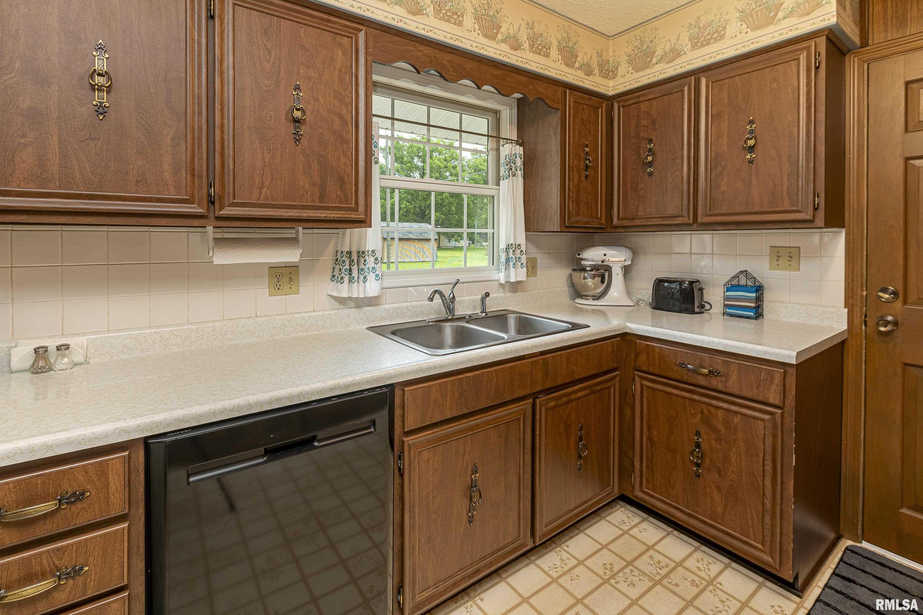 314 Red Row Marion, IL 62959 - Photo 9 of 36 Gallery Image 9