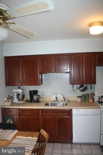 5940 Powell's Landing Road Burke, VA 22015 - Photo 14 of 22 Kitchen