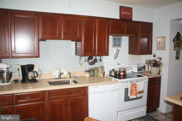 5940 Powell's Landing Road Burke, VA 22015 - Photo 8 of 22 Kitchen