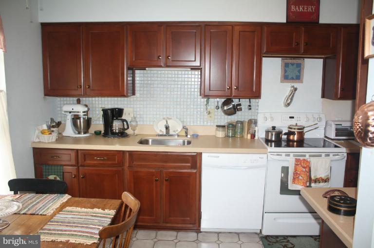 5940 Powell's Landing Road Burke, VA 22015 - Photo 10 of 22 Kitchen