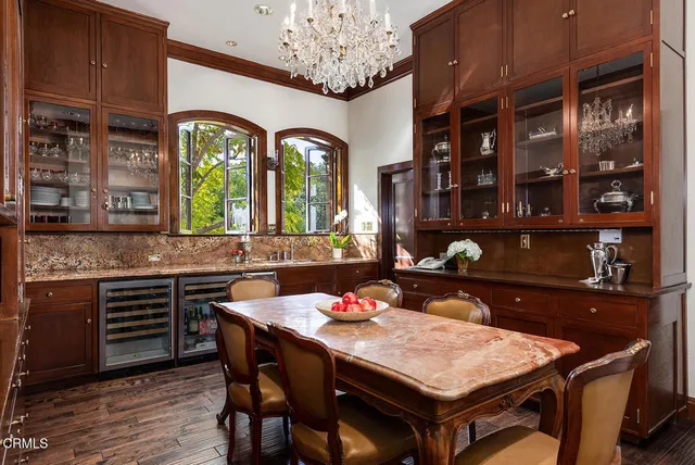 a view of entryway with a front door