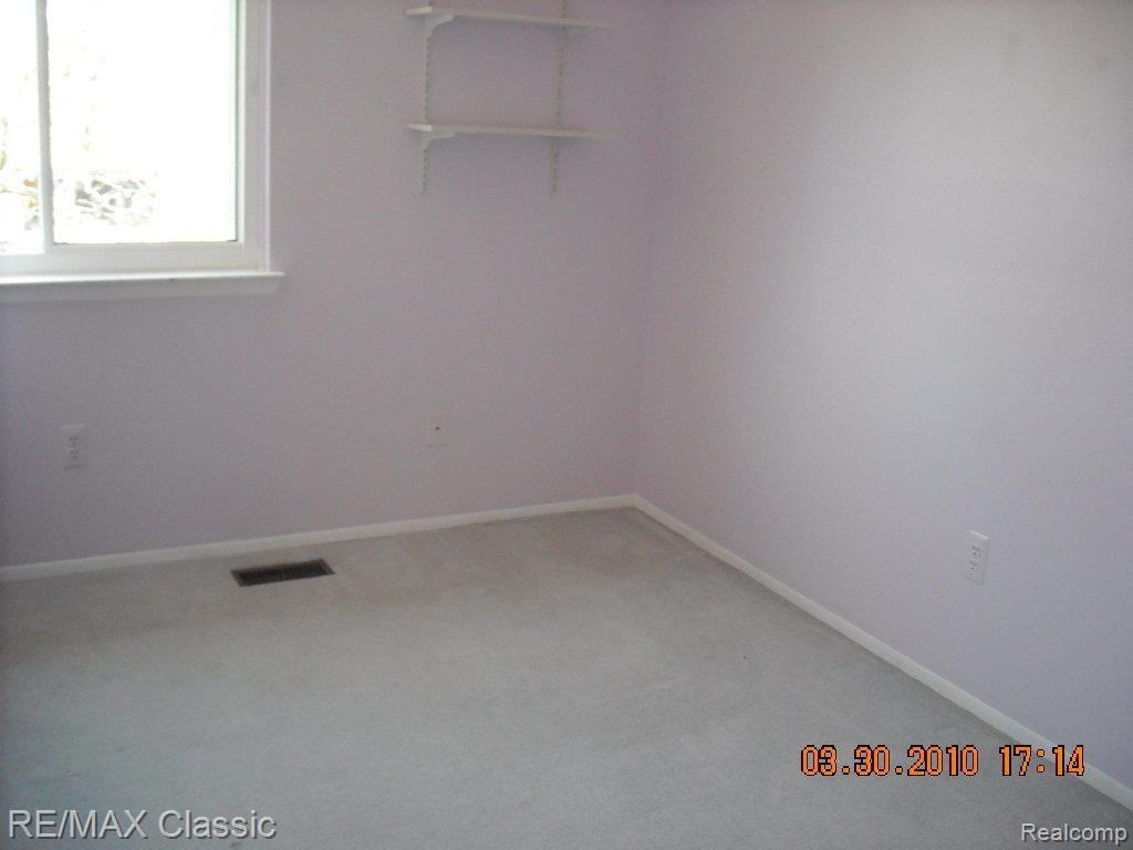 559 Ridge Road Walled Lake, MI 48390 - Photo 6 of 6 Ridge 559, 3-30-10 (18).JPG