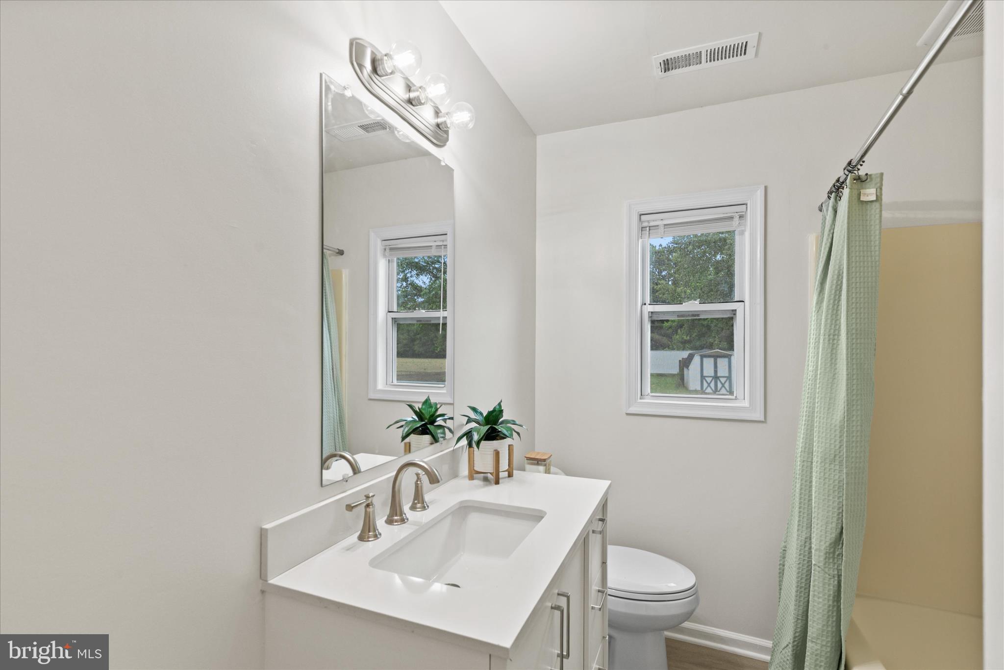 11477 Pine Pole Road Princess Anne, MD 21853 - Photo 17 of 33 Guest Bath with Tub Shower