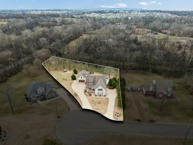 $899,900 | 1412 Brook Drive, Columbia, TN 38401