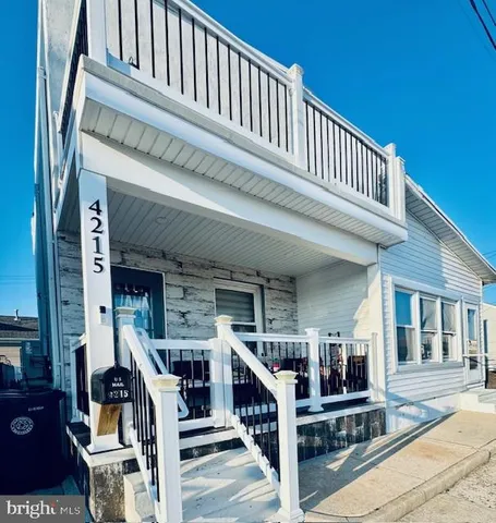a view of entryway front of house