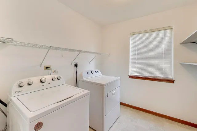 $369,000 | 2910 Bloomfield Drive, Joliet, IL 60436