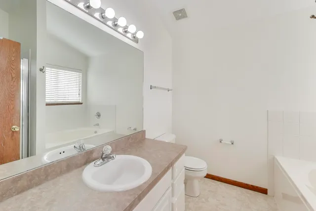 $369,000 | 2910 Bloomfield Drive, Joliet, IL 60436