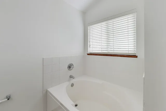 $369,000 | 2910 Bloomfield Drive, Joliet, IL 60436