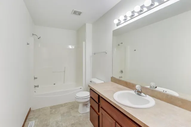 $369,000 | 2910 Bloomfield Drive, Joliet, IL 60436