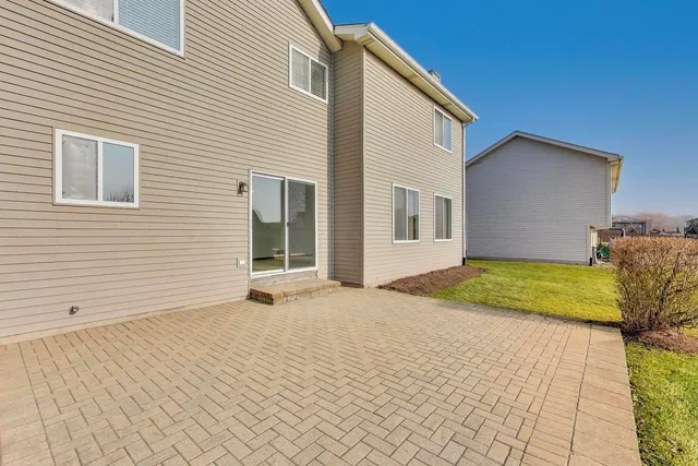 $369,000 | 2910 Bloomfield Drive, Joliet, IL 60436