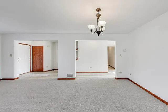 $369,000 | 2910 Bloomfield Drive, Joliet, IL 60436