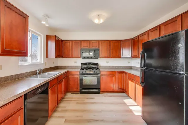 $369,000 | 2910 Bloomfield Drive, Joliet, IL 60436