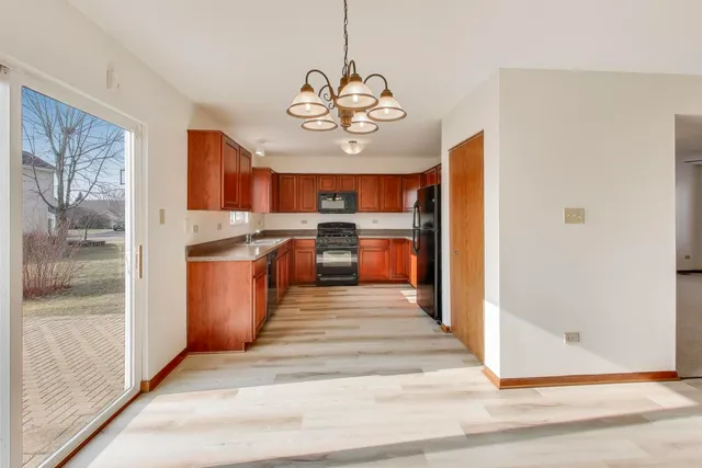 $369,000 | 2910 Bloomfield Drive, Joliet, IL 60436