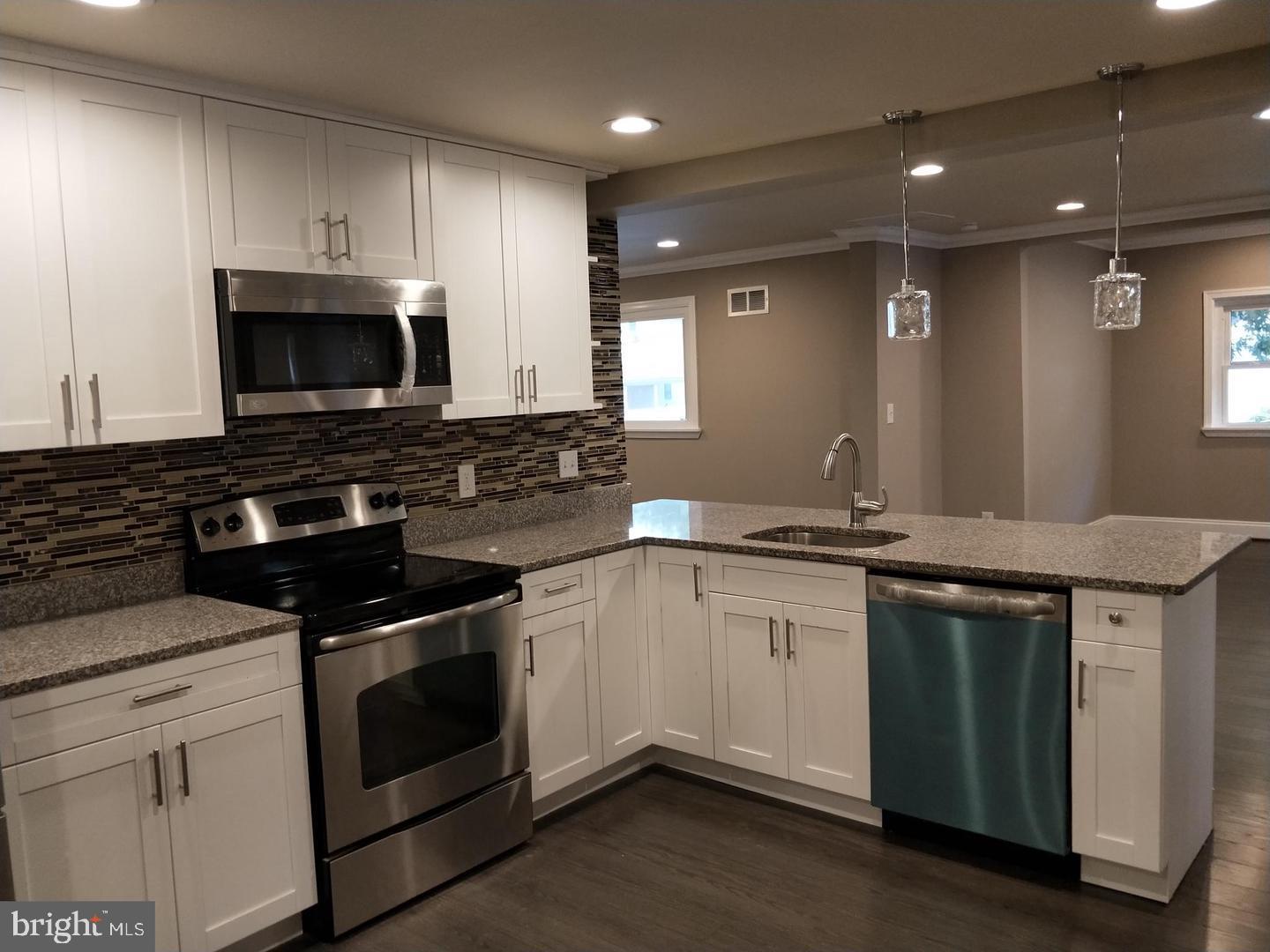 216 Carvel Road Pasadena, MD 21122 - Photo 5 of 38 Gallery Image 5