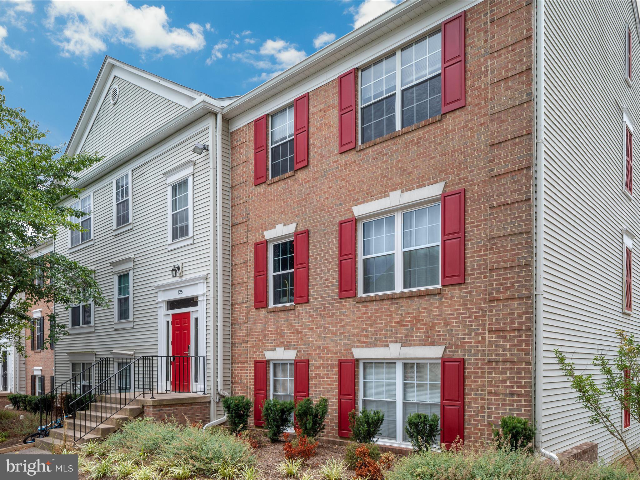 125 Fort Evans Road Southeast, Unit F Leesburg, VA 20175 - Photo 2 of 19 TWILIGHT_BY1A1762_125 Fort Evans Rd SE - Absolute