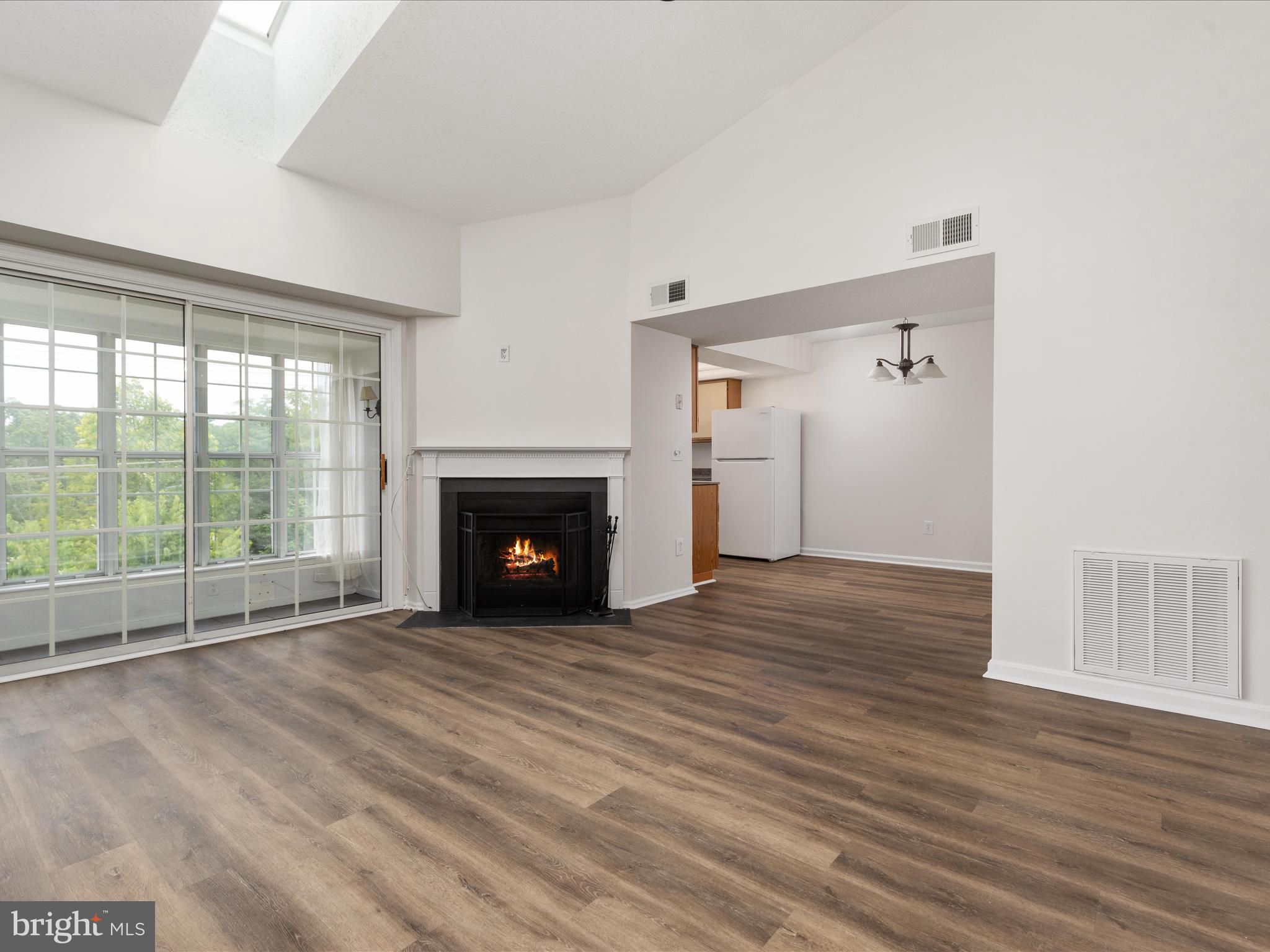 125 Fort Evans Road Southeast, Unit F Leesburg, VA 20175 - Photo 4 of 19 BY1A1789_125 Fort Evans Rd SE - Absolute Altitude