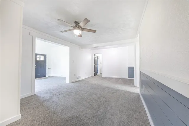 a view of empty room with window