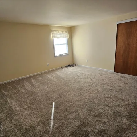 $1,600 | 210 South 9th Street, Lindenhurst, NY 11757