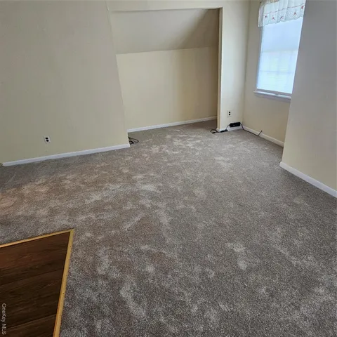 $1,600 | 210 South 9th Street, Lindenhurst, NY 11757