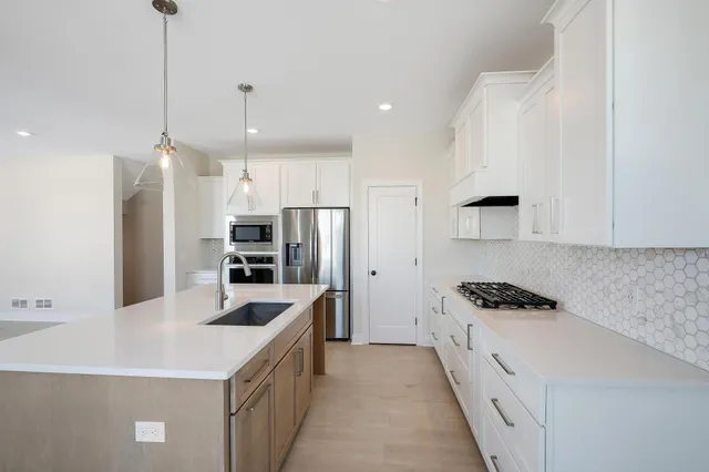 $4,000 | 10274 Arrowwood Path, Woodbury, MN 55129