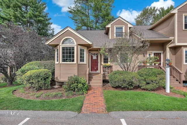 $589,000 | 5 Weybridge Lane, Unit 5, Hopkinton, MA 01748