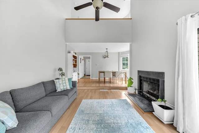 $589,000 | 5 Weybridge Lane, Unit 5, Hopkinton, MA 01748