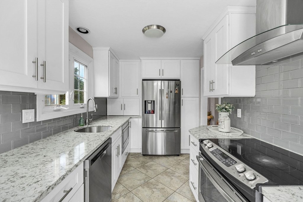 5 Weybridge Lane, Unit 5 Hopkinton, MA 01748 - Photo 9 of 34 a kitchen with a sink stove and refrigerator