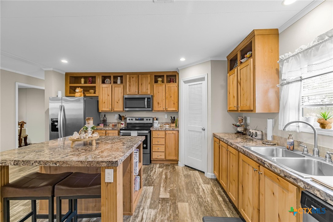2610 Wendel Road Meyersville, TX 77974 - Photo 8 of 29 a kitchen with granite countertop a sink stove and refrigerator
