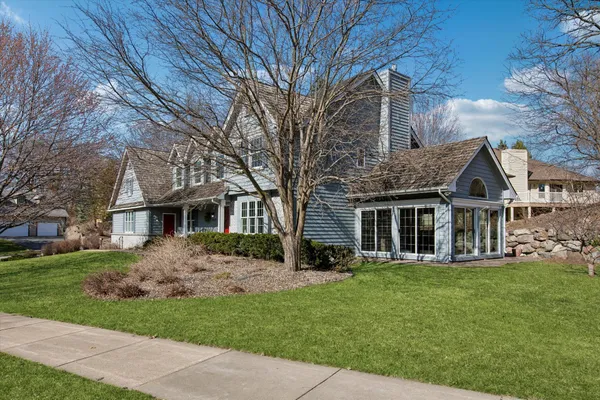 $599,900 | 1001 Walden Court, Burnsville, MN 55337