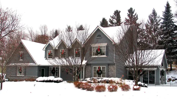 $599,900 | 1001 Walden Court, Burnsville, MN 55337