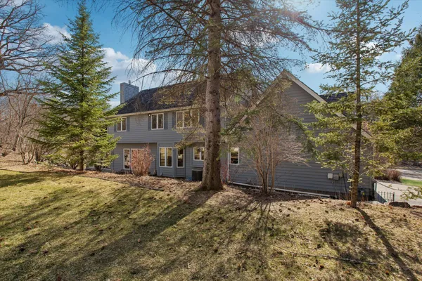 $599,900 | 1001 Walden Court, Burnsville, MN 55337
