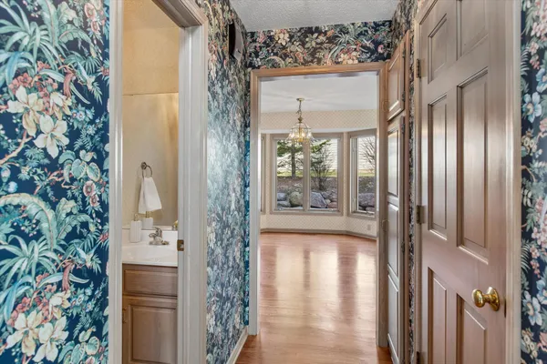 $599,900 | 1001 Walden Court, Burnsville, MN 55337