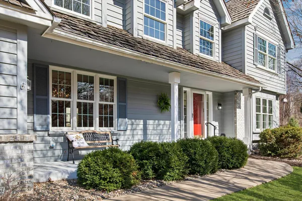 $599,900 | 1001 Walden Court, Burnsville, MN 55337