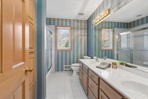 $599,900 | 1001 Walden Court, Burnsville, MN 55337