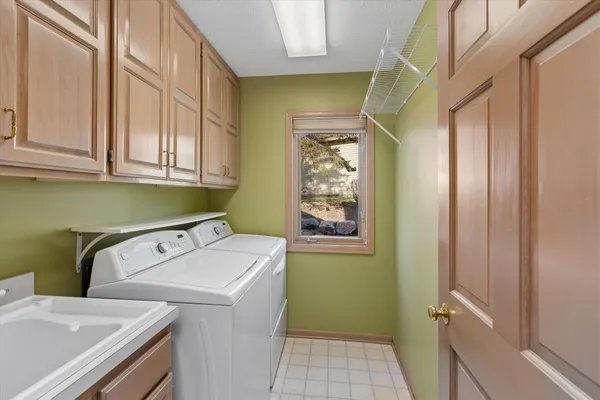 $599,900 | 1001 Walden Court, Burnsville, MN 55337